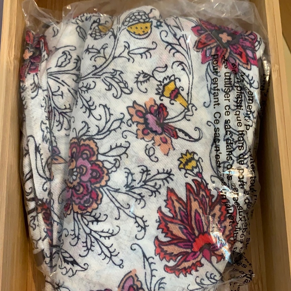 NWT LOFT Tapestry Infinity Scarf